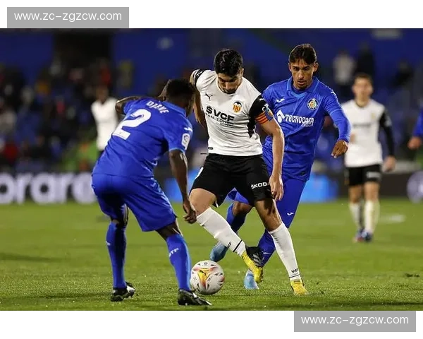 瓦伦西亚定位球防守组织 面对高空轰炸如何保持阵型稳定